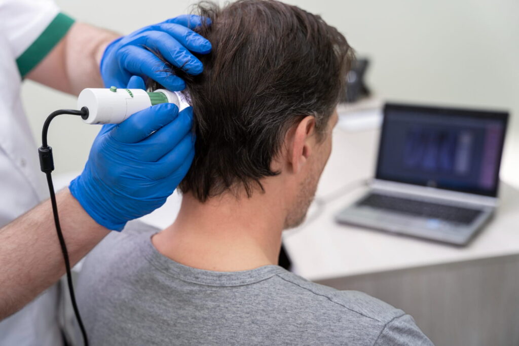 estudio del cabello en Chiclana consulta medicina estética capilar