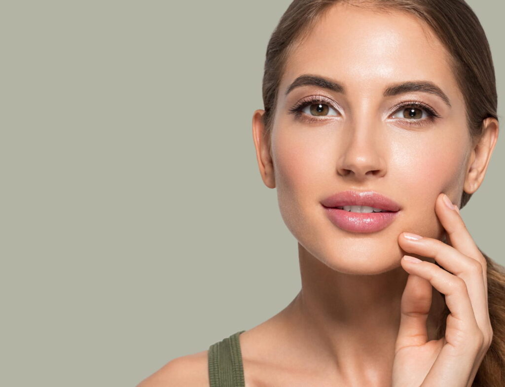 relleno de labios natural en clínica estética Cádiz doctora